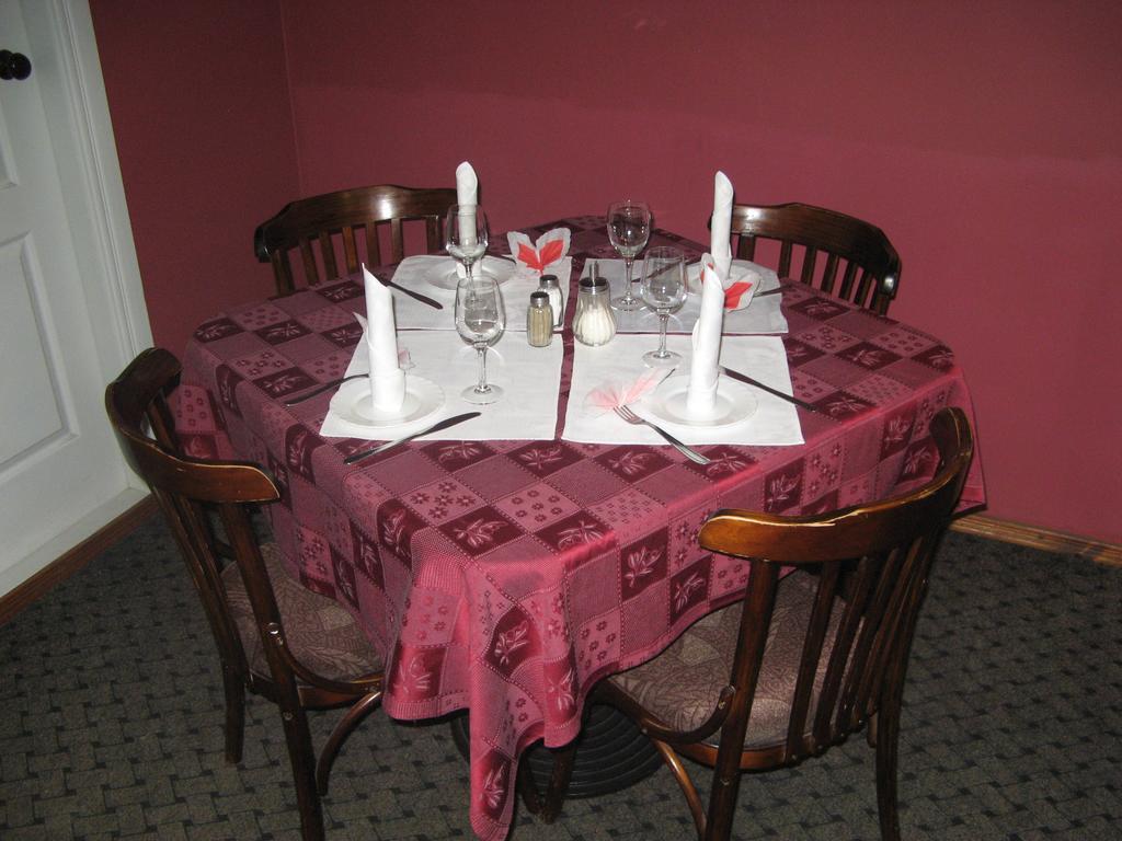 Daugavkrasti Hotel Jēkabpils Buitenkant foto